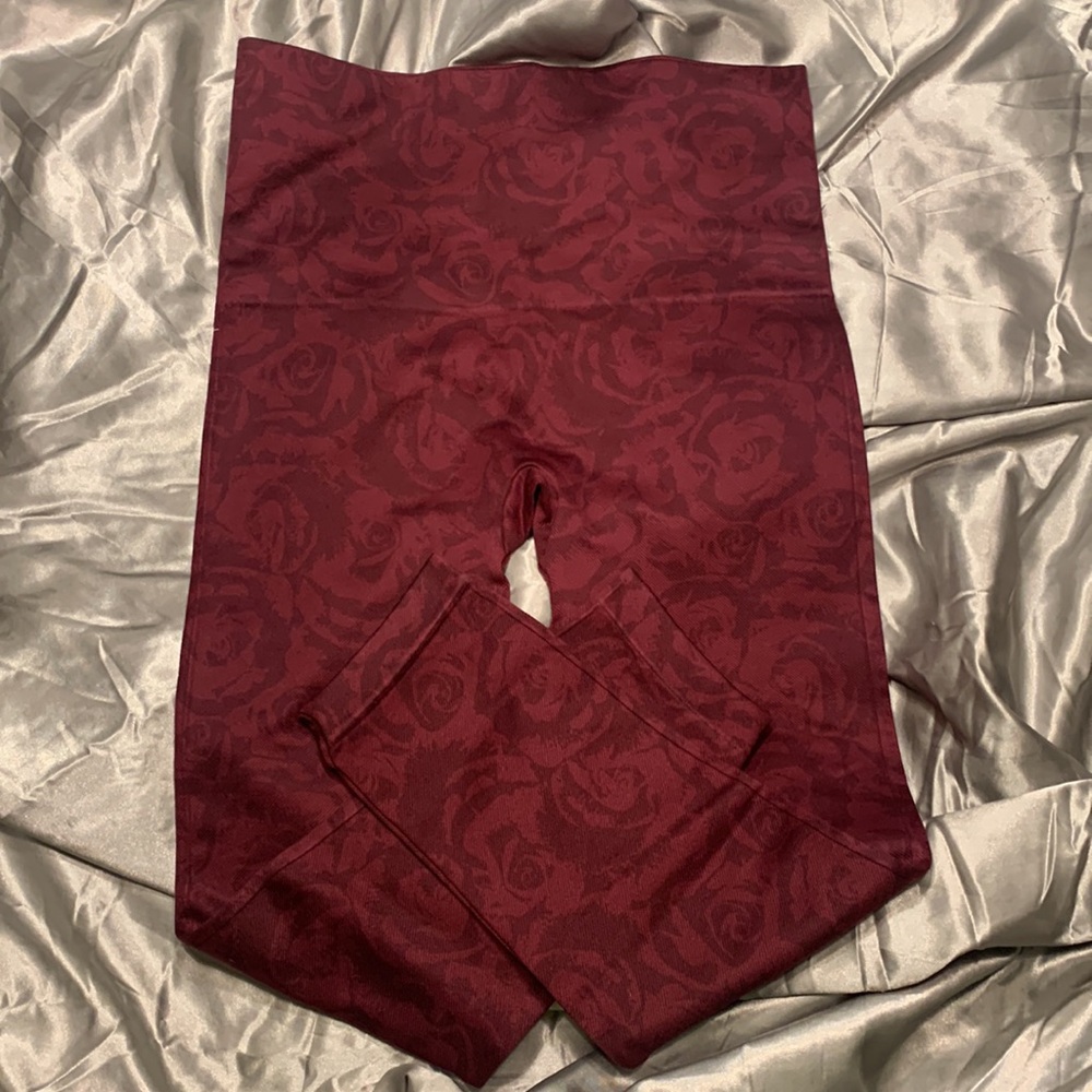 🌹 SPANX • NWOT Soft & Smooth Active 7/8 Original Rose Colored Patterned Leggings - Picture 2 of 7